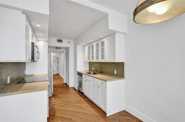 Building Photo - 20281 E Country Club Dr