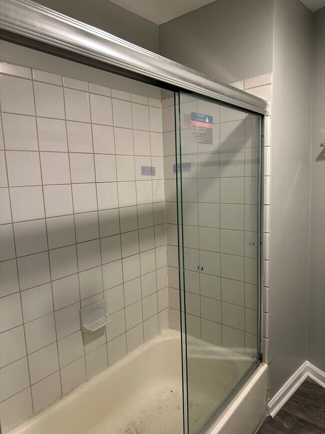 Building Photo - Spacious Home Available for Rent! W/D! Fro...