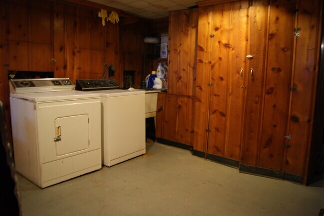 Building Photo - Charming 3 Bedroom Townhome in Hampden - B...