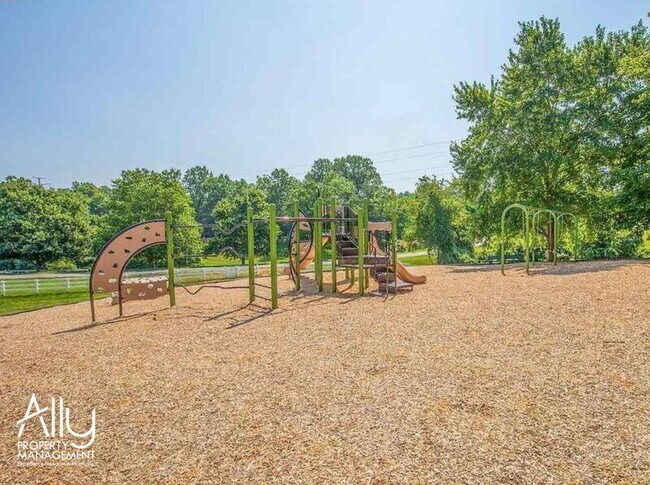 Building Photo - 1003 Wintergreen Ln