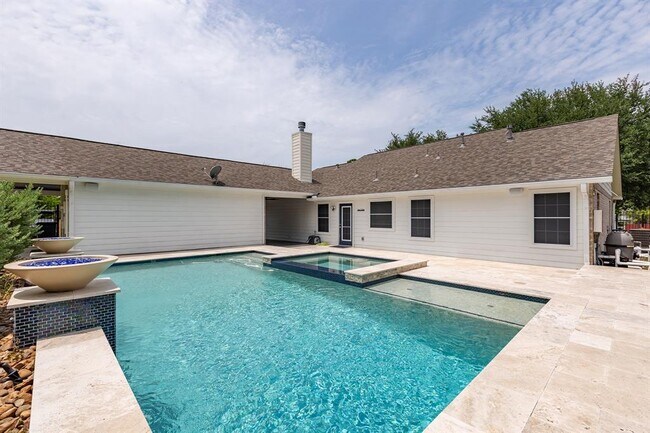 Building Photo - 12830 Point Aquarius Blvd
