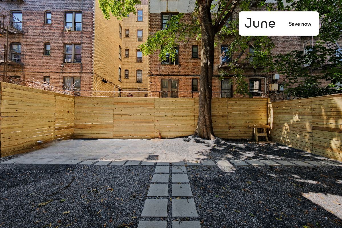 Building Photo - 624 E 17th St