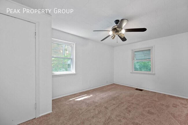 Building Photo - 2533 Ravine St