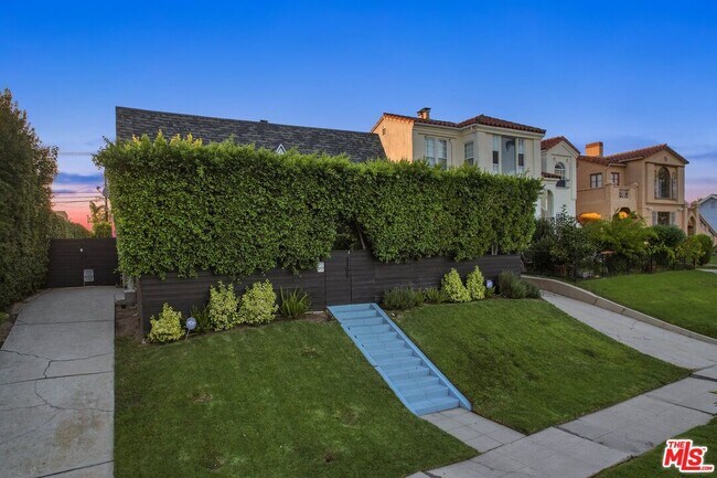 Building Photo - 1155 S Rimpau Blvd