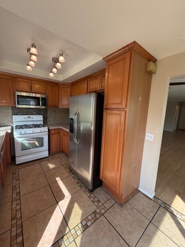 Building Photo - 941 Pinyon Ct