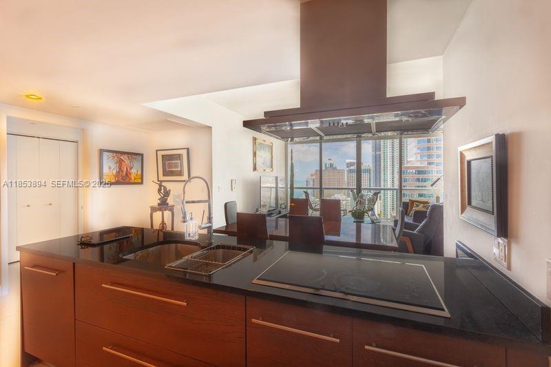 Building Photo - 495 Brickell Ave