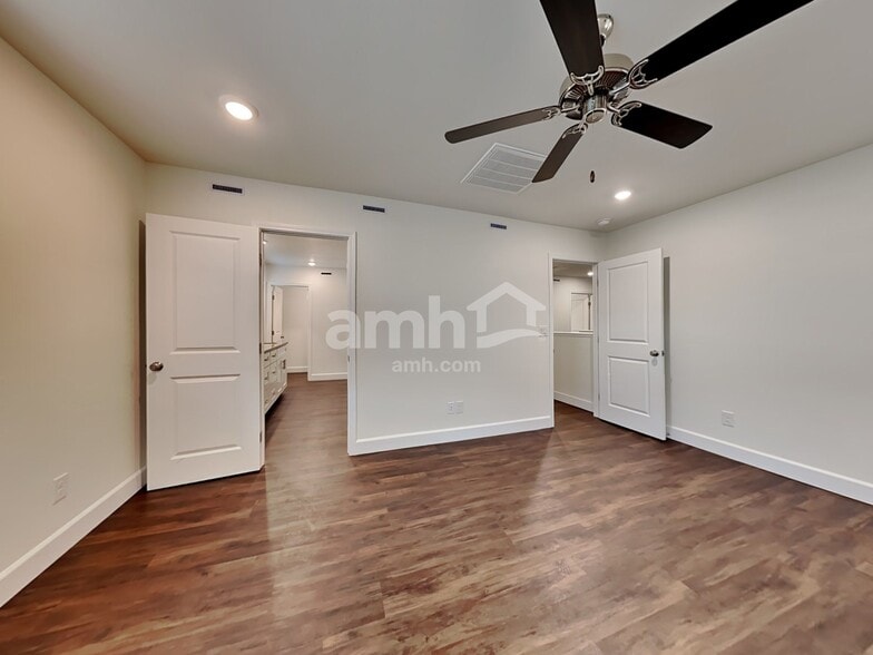 Building Photo - 8842 Tiger Tooth Ave