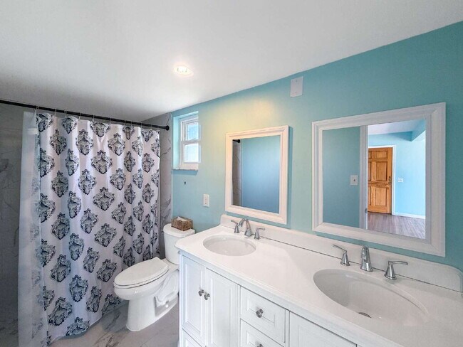 Building Photo - RENT THIS CANAL FRONT HOME WITH ZERO DEPOSIT DOWN