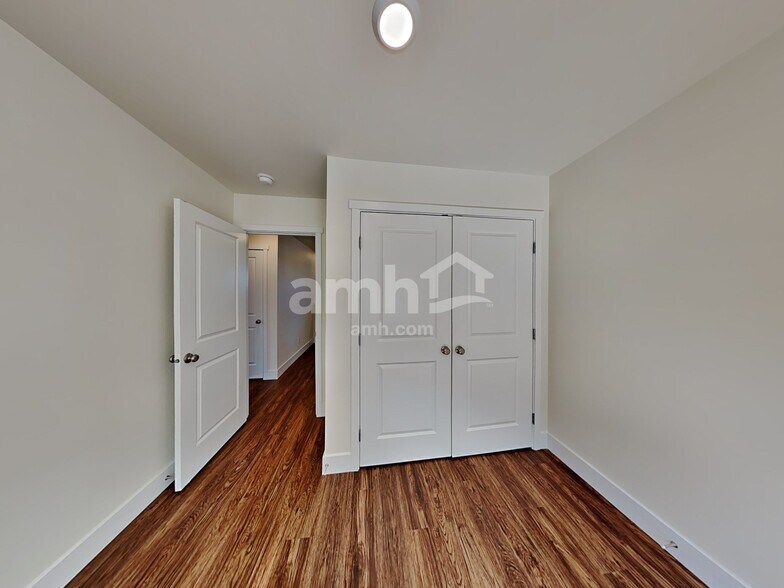Building Photo - 1611 194th St E