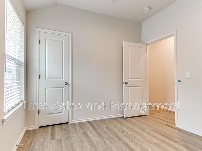 Building Photo - 3801 Franks Wy
