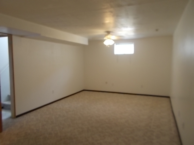 Building Photo - 2 Bed/ 1.5 Bath/ 2 Car Oversized Garage Ho...