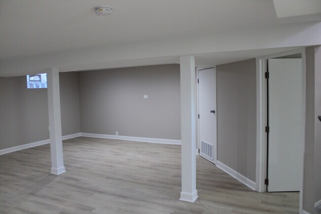 Building Photo - 724 Barnsdale Rd