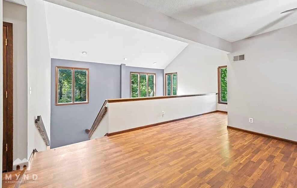 Building Photo - 527 Lancelot Dr