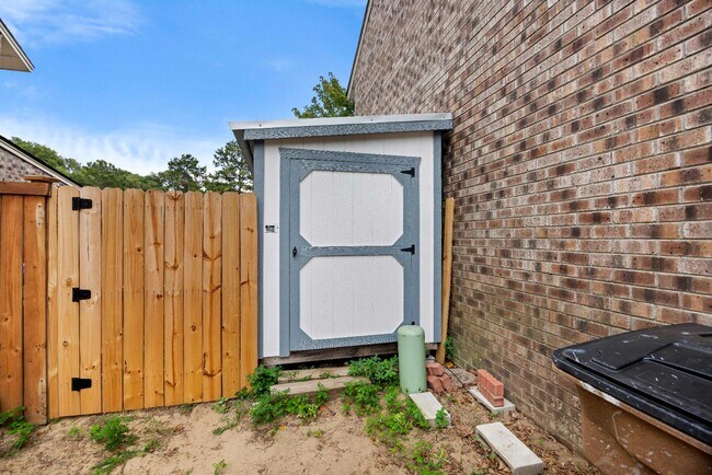 Building Photo - 1016 Monticello Dr