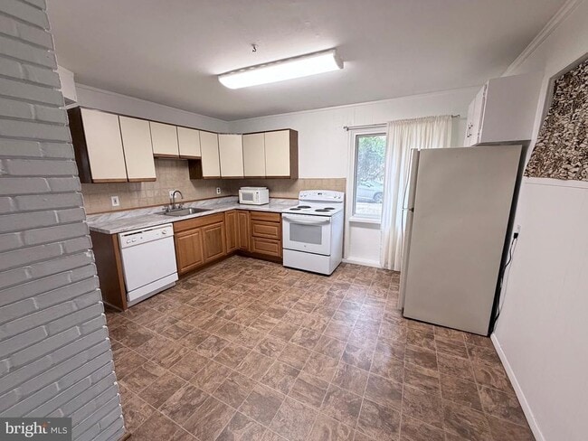 Building Photo - 2207 Luzerne Ave