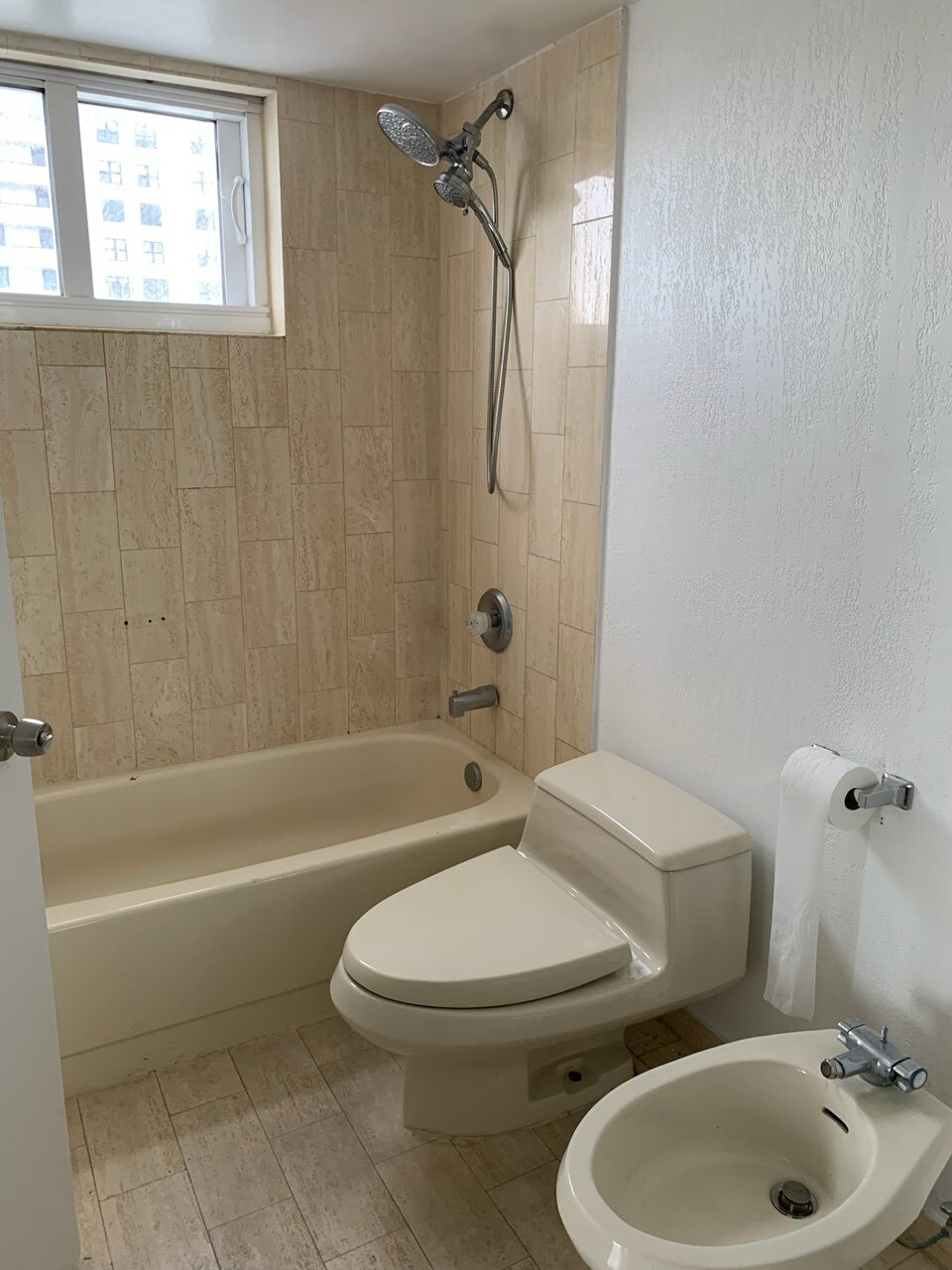 Building Photo - 2457 Collins Ave