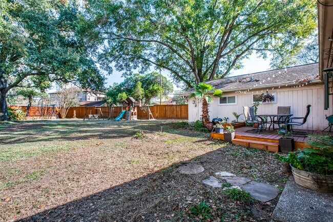 Building Photo - 8503 Manhattan Dr