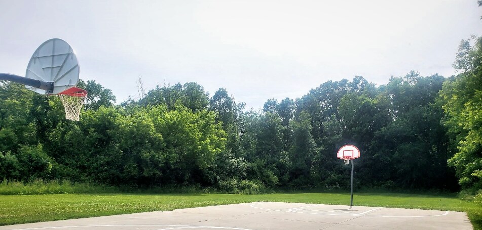 Building Photo - 300 Hunt Club Dr