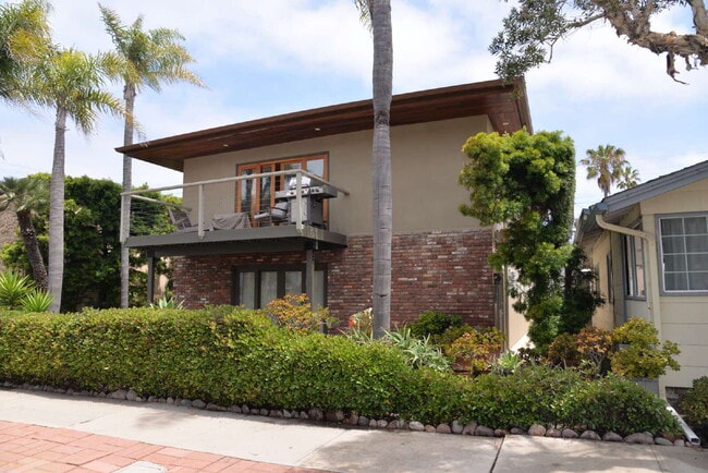 Building Photo - LIVE THE OCEAN BEACH LIFESTYLE!