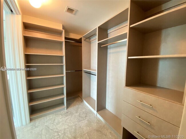 Building Photo - 3131 NE 7th Ave