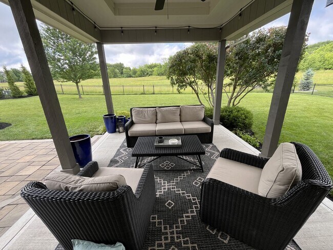 Building Photo - 5BR/5BA | Single Family Home | 3-Car Garage Parking | Fenced backyard