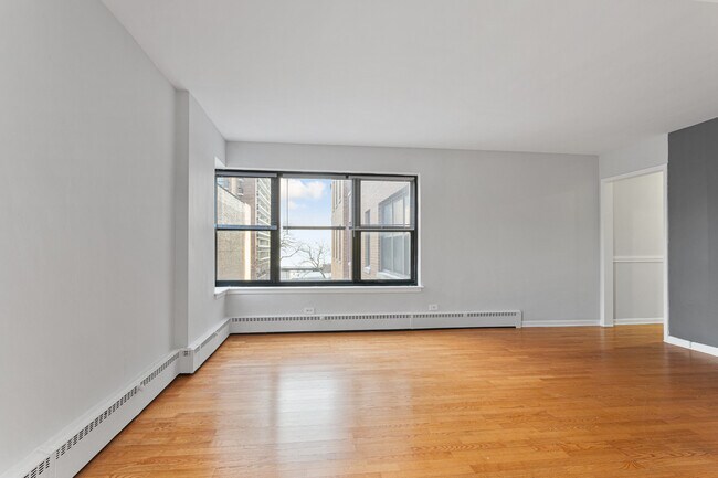 Building Photo - 5858 N Sheridan Rd