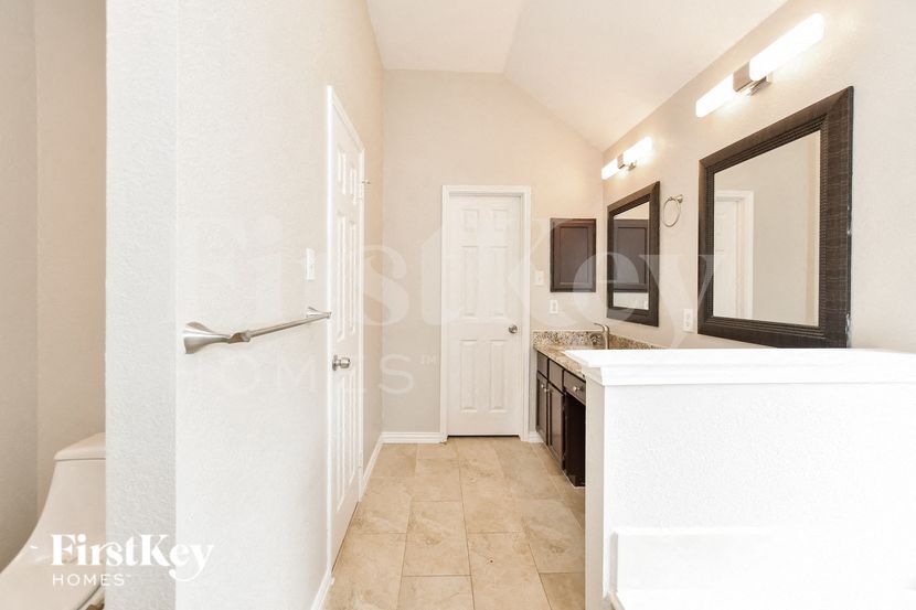 Building Photo - 1809 Pecan View Dr