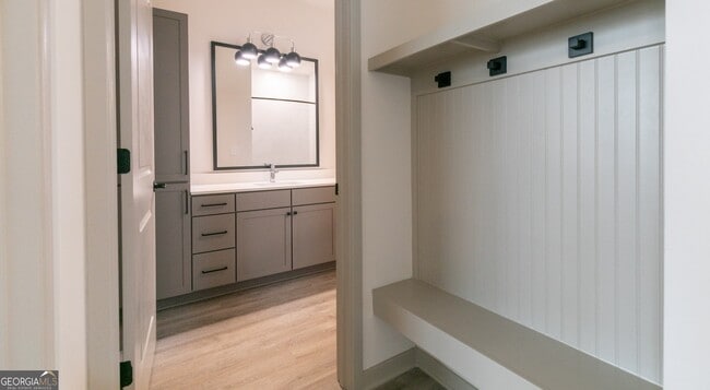 Building Photo - 2250 Oak Rd SW