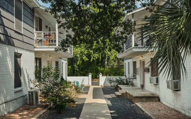Primary Photo - Charming 2-bedroom, 1-bathroom apartment!