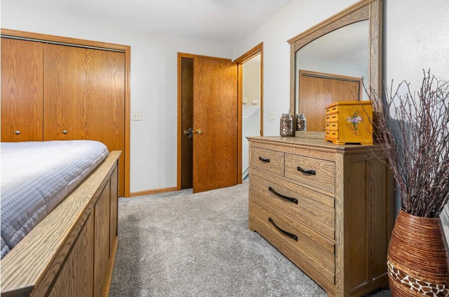 Master Bed - W5881 Manitowoc Rd