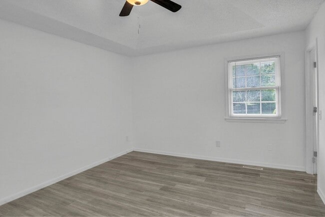 Building Photo - 405 S Montclaire Dr