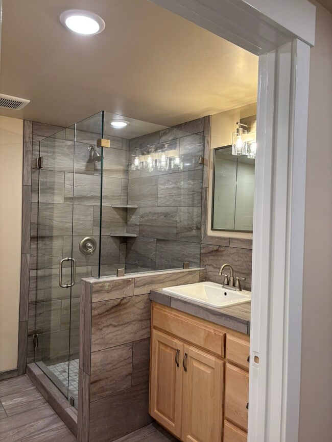 Building Photo - 5265 S 4300 W