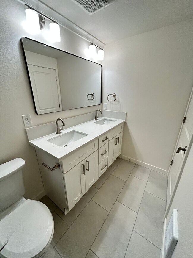 Building Photo - 8024