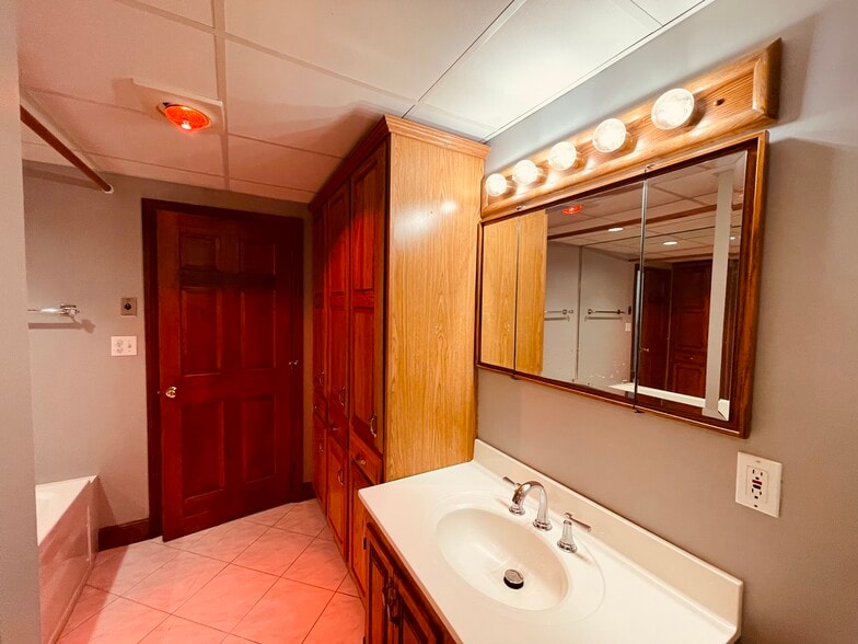 Building Photo - 178 Andover St