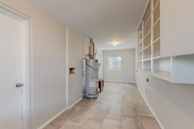 Building Photo - NE 2/BD 1/BA 1/CG HOME