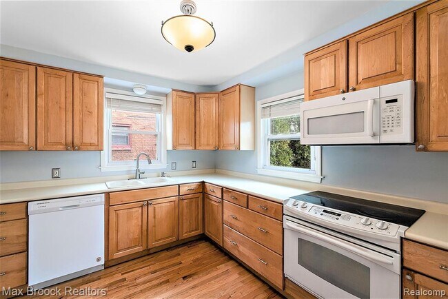 Building Photo - 1079 Larkmoor Blvd