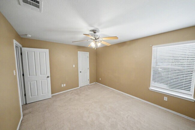 Building Photo - Spacious Cibolo Home Near Steele High School - Realtor Commission: $500