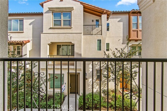 Building Photo - 6331 Pacific Wy