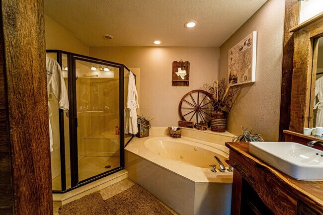 Building Photo - 3404 American Dr