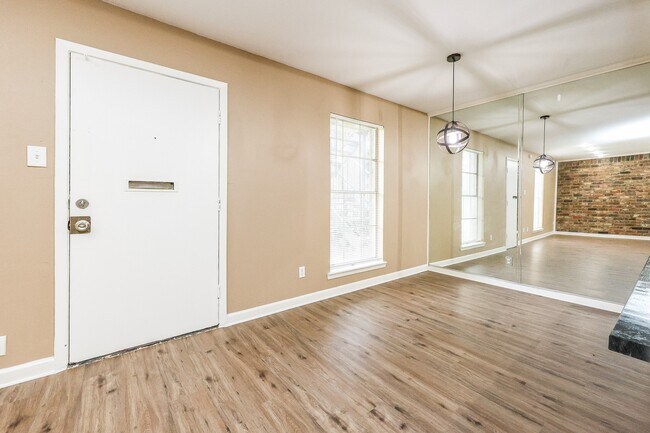 Building Photo - 8941 Gaylord Dr