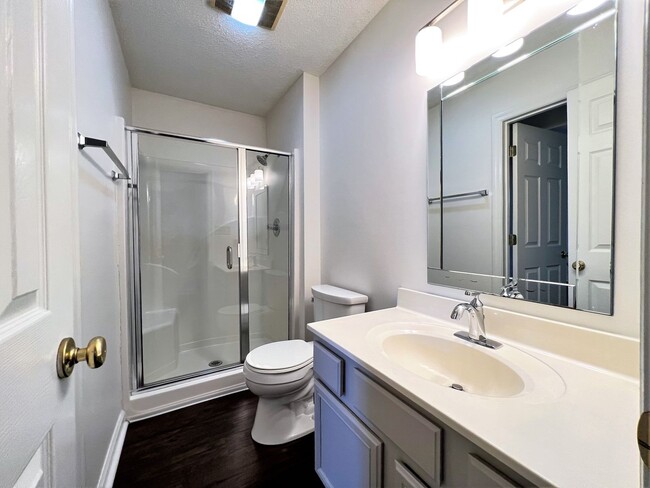 Building Photo - BEAUTIFUL 2 BEDROOM CONDO AVAILABLE IN FAR...