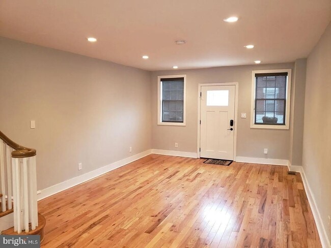 Building Photo - 2121 Oakford St