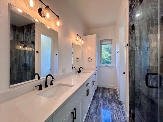 Building Photo - 4010 Clawson Rd