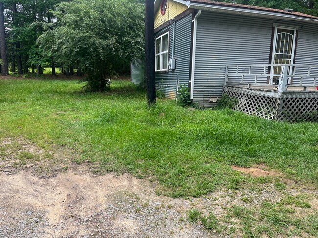 Front entrance, front porch . - 10557 County Road 165 N
