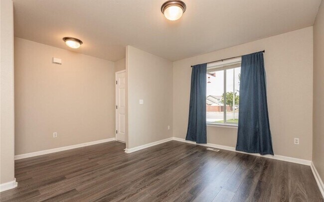 Building Photo - Beautiful Yelm Home!