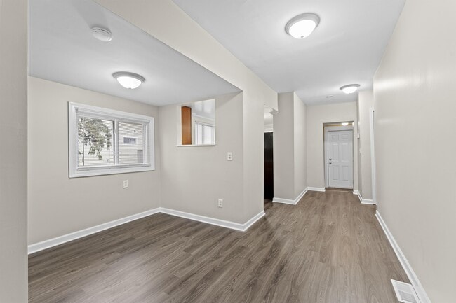 Building Photo - 2040 Austin Ave