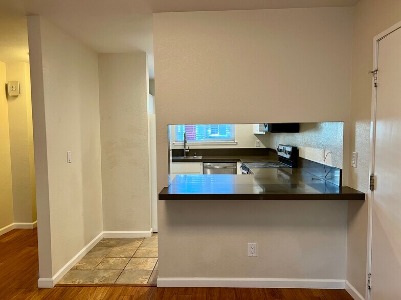 Kitchen - 7520 Silvertree Ln