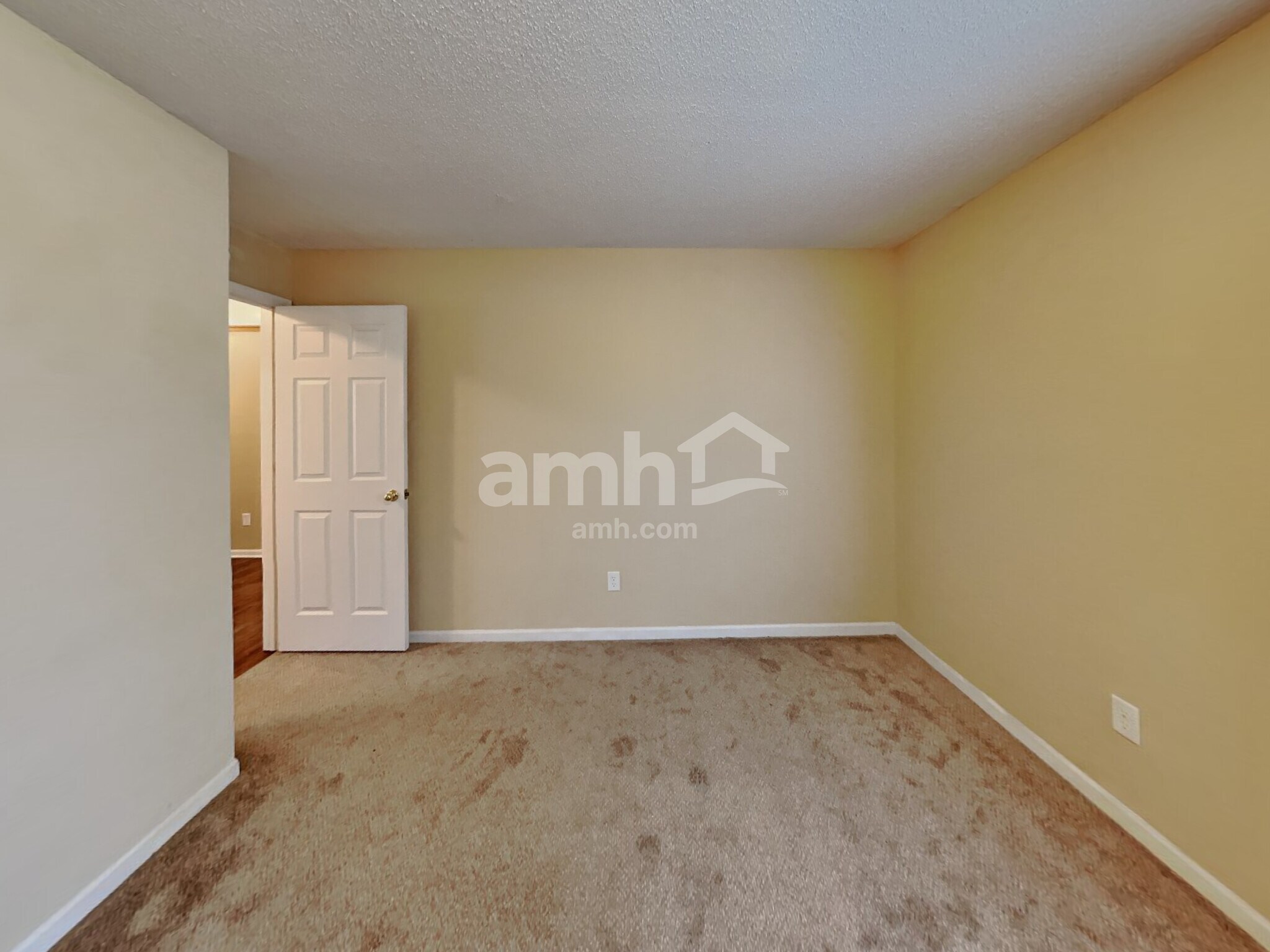 Building Photo - 950 Millbrook Dr