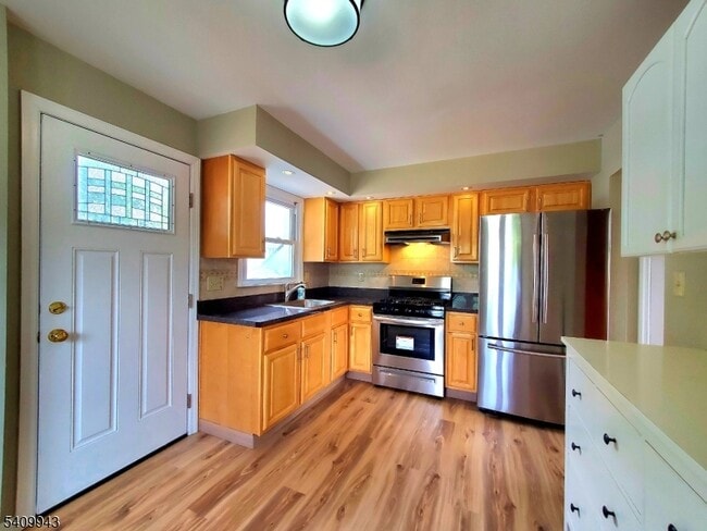 Building Photo - 708A Farrand St