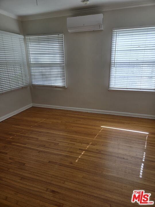 Building Photo - 1338 S Dunsmuir Ave